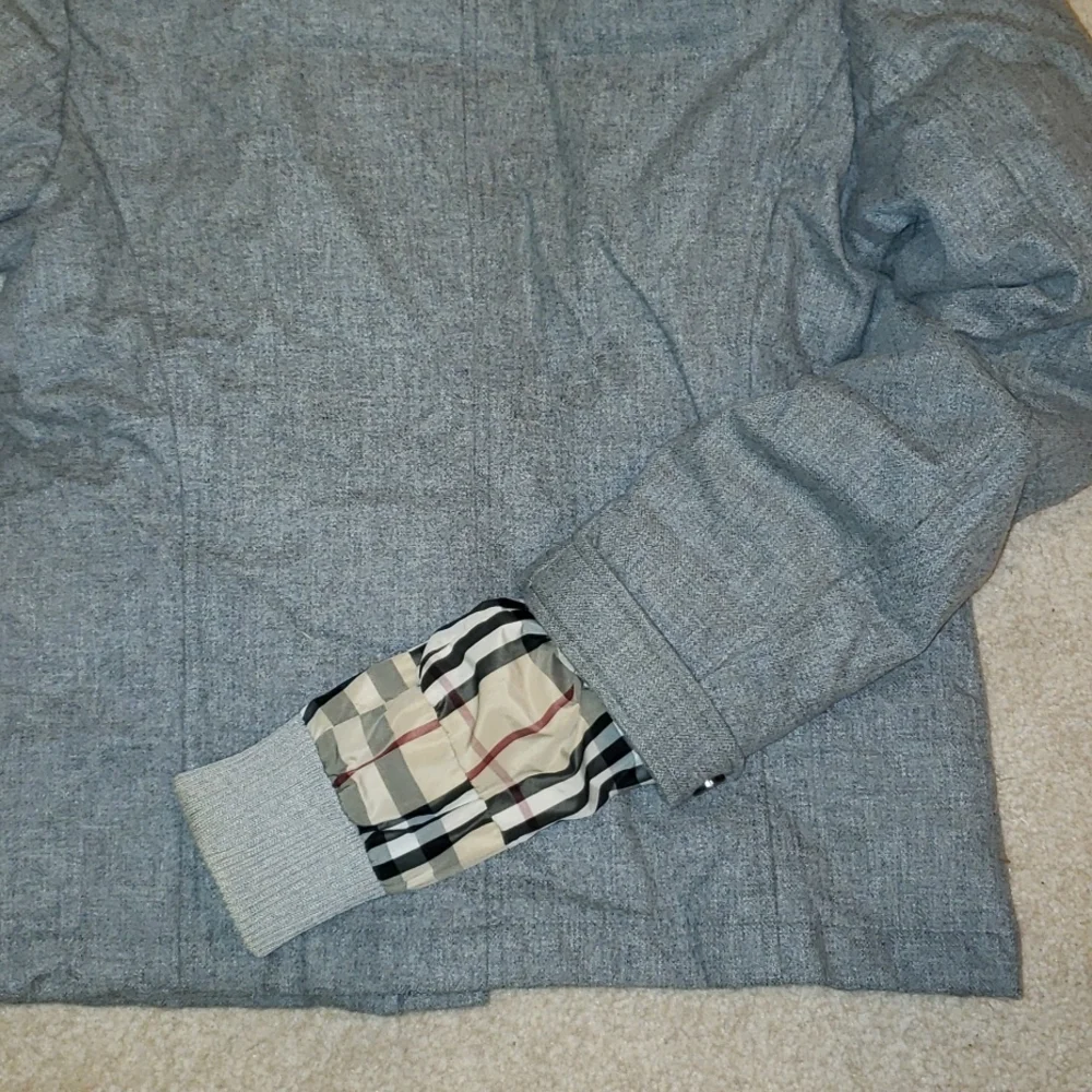 Burberry hooded winter coat. - Picture 12 of 13